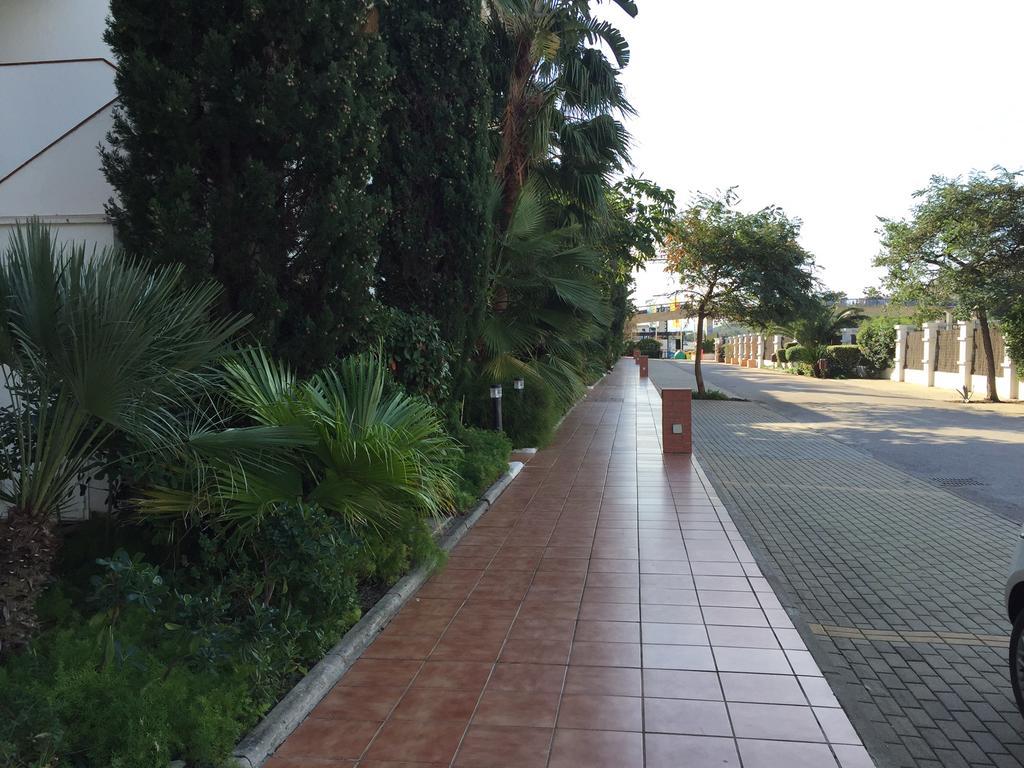 Sinfonia Del Mar Apartment Estepona Eksteriør billede